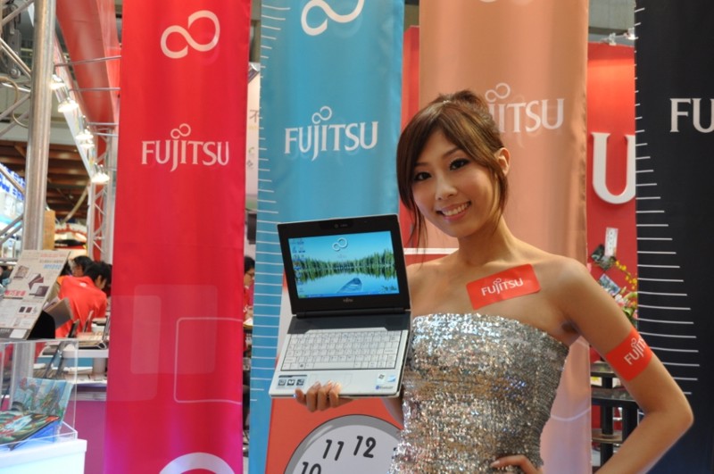 fujitsu_showgirl_1.jpg