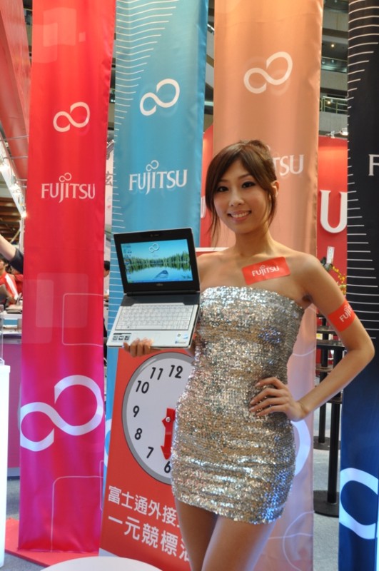 fujitsu_showgirl_2.jpg