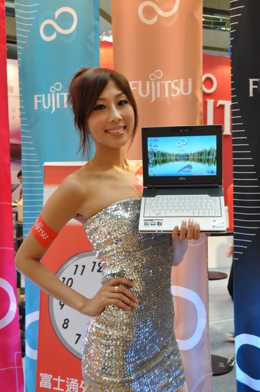 fujitsu_showgirl_3.jpg