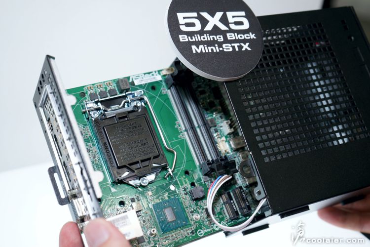 asrock_mini-stx_1.jpg